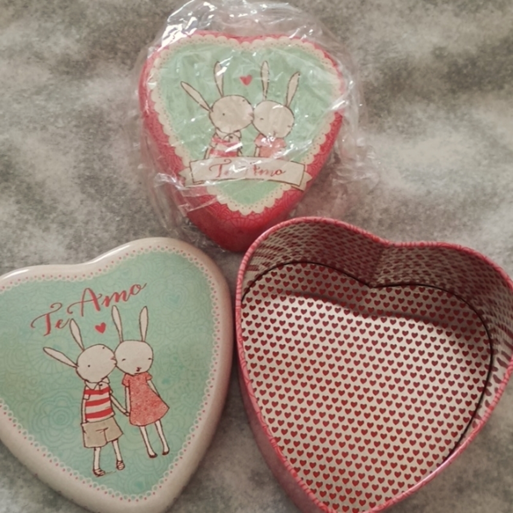 Nesting Hearts 💕 Tins NWOT